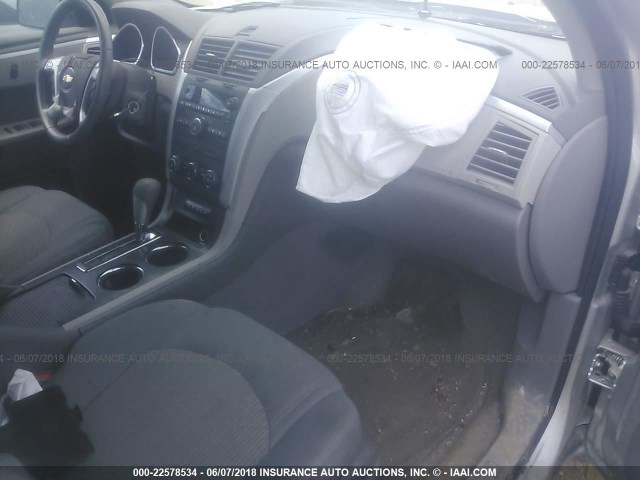 1GNKVFED5CJ326875 - 2012 CHEVROLET TRAVERSE LS SILVER photo 5