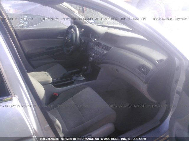 1HGCP2F40AA186778 - 2010 HONDA ACCORD LXP SILVER photo 5