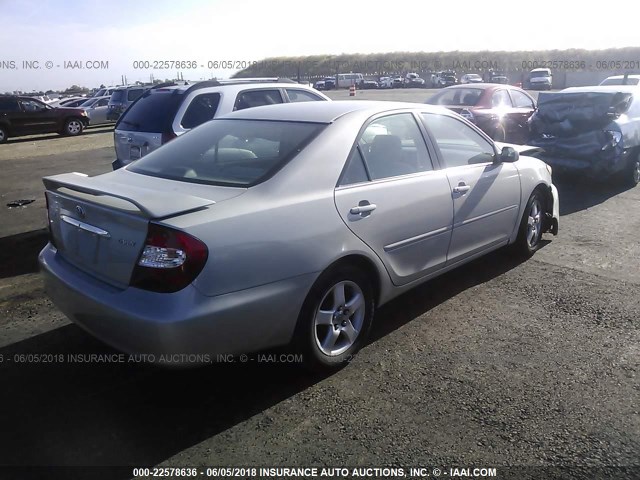 4T1BE32K84U931785 - 2004 TOYOTA CAMRY LE/XLE/SE ვერცხლისფერი ფოტო 4