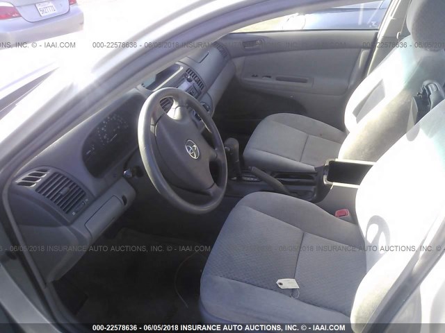 4T1BE32K84U931785 - 2004 TOYOTA CAMRY LE/XLE/SE ვერცხლისფერი ფოტო 5