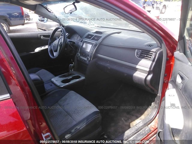 4T1BF1FK2CU557250 - 2012 TOYOTA CAMRY SE/LE/XLE MAROON photo 5