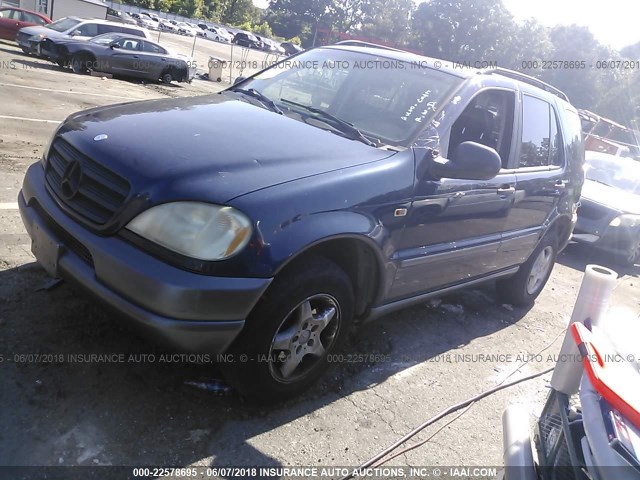 4JGAB54E1XA118818 - 1999 MERCEDES-BENZ ML 320 BLUE photo 2