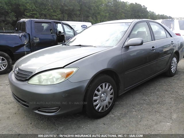 JTDBE32K030219622 - 2003 TOYOTA CAMRY LE/XLE GRAY photo 2