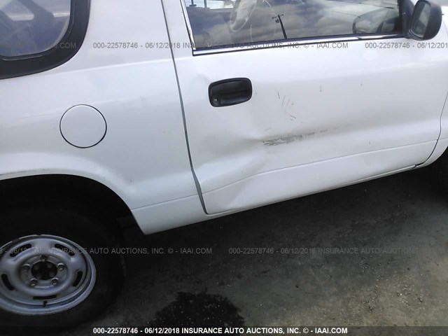 KNDJB623315011166 - 2001 KIA SPORTAGE WHITE photo 6