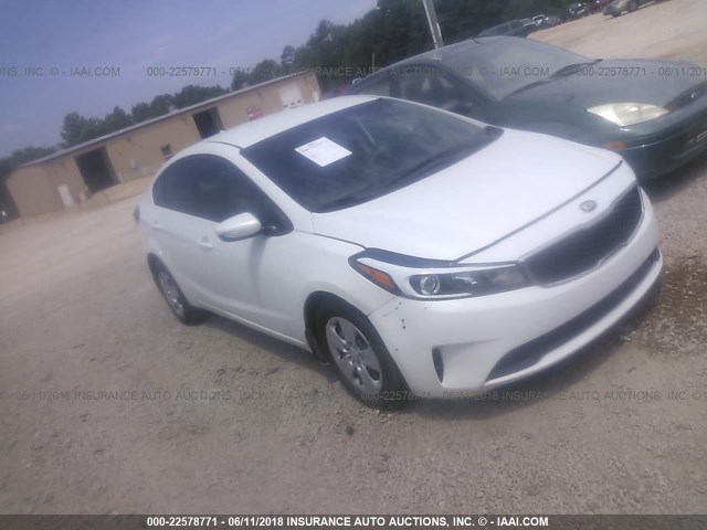 3KPFL4A72HE094518 - 2017 KIA FORTE LX/S WHITE photo 1