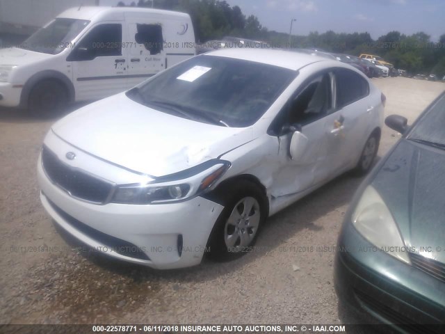 3KPFL4A72HE094518 - 2017 KIA FORTE LX/S WHITE photo 2