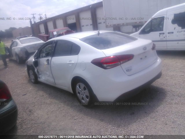 3KPFL4A72HE094518 - 2017 KIA FORTE LX/S WHITE photo 3