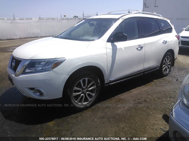 5N1AR2MM9DC634068 - 2013 NISSAN PATHFINDER S/SV/SL/PLATINUM WHITE photo 2