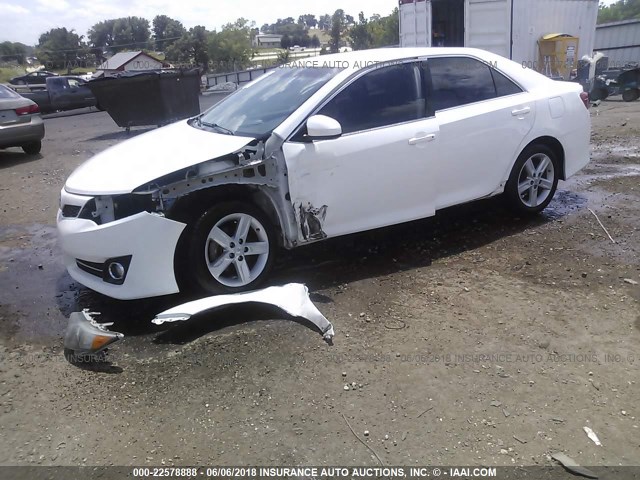 4T1BF1FK8CU137394 - 2012 TOYOTA CAMRY SE/LE/XLE WHITE photo 2