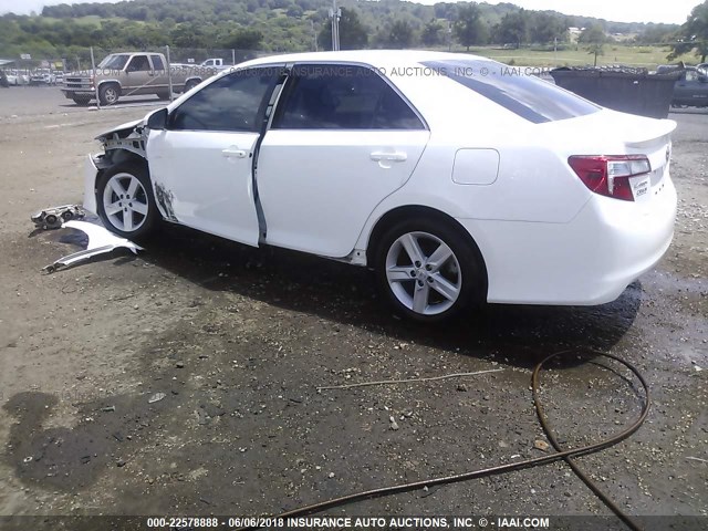 4T1BF1FK8CU137394 - 2012 TOYOTA CAMRY SE/LE/XLE WHITE photo 3