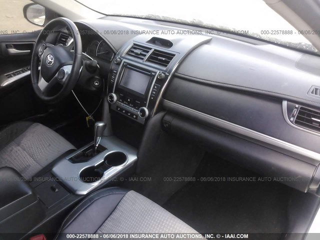 4T1BF1FK8CU137394 - 2012 TOYOTA CAMRY SE/LE/XLE WHITE photo 5