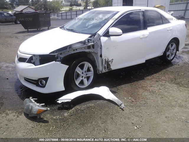 4T1BF1FK8CU137394 - 2012 TOYOTA CAMRY SE/LE/XLE WHITE photo 6