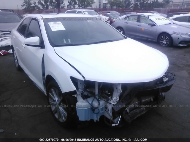 4T1BF1FK0EU819818 - 2014 TOYOTA CAMRY L/SE/LE/XLE თეთრი ფოტო 1