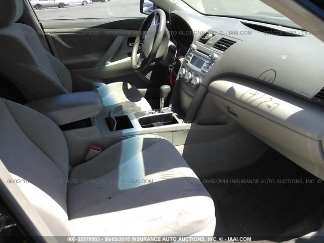 4T1BF3EK9AU076048 - 2010 TOYOTA CAMRY SE/LE/XLE შავი ფოტო 5