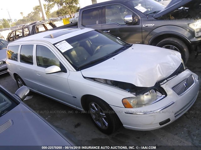 YV1SW592X51489236 - 2005 VOLVO V70 FWD WHITE photo 1