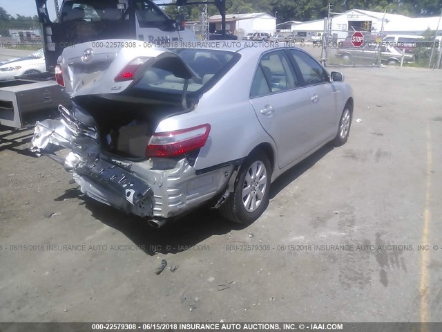 4T1BK46K37U547295 - 2007 TOYOTA CAMRY NEW GENERAT LE/XLE/SE SILVER photo 4