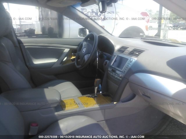 4T1BK46K37U547295 - 2007 TOYOTA CAMRY NEW GENERAT LE/XLE/SE SILVER photo 5