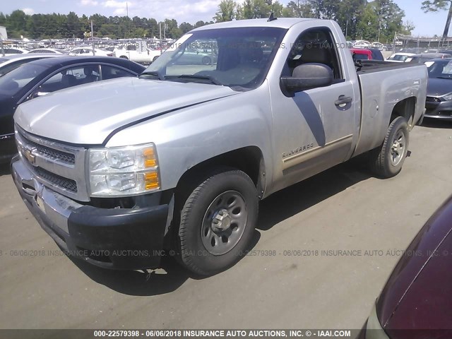 1GCNCSEA0BZ161795 - 2011 CHEVROLET SILVERADO C1500 LT SILVER photo 2