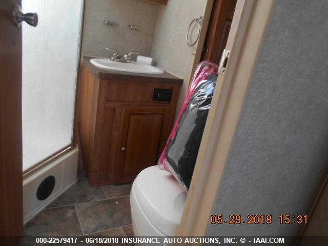 4X4TRLC29FZ132593 - 2015 FOREST RIVER ROCKWOOD  白色 照片 8