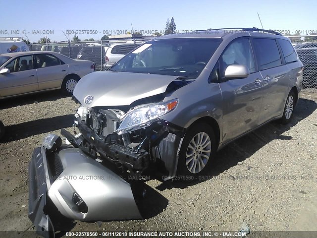 5TDYK3DC7FS558761 - 2015 TOYOTA SIENNA XLE/LIMITED GRAY photo 2