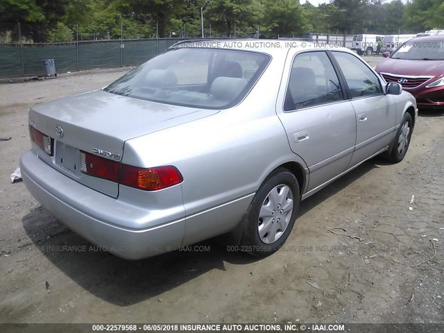 JT2BG22K5Y0511707 - 2000 TOYOTA CAMRY CE/LE/XLE 银色 照片 4