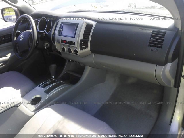 5TETX4CN0AZ702246 - 2010 TOYOTA TACOMA ACCESS CAB Silber Foto 5