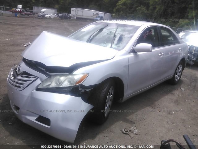 4T4BE46KX9R122477 - 2009 TOYOTA CAMRY SE/LE/XLE SILVER photo 2