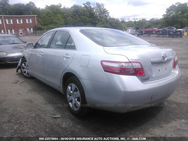 4T4BE46KX9R122477 - 2009 TOYOTA CAMRY SE/LE/XLE SILVER photo 3