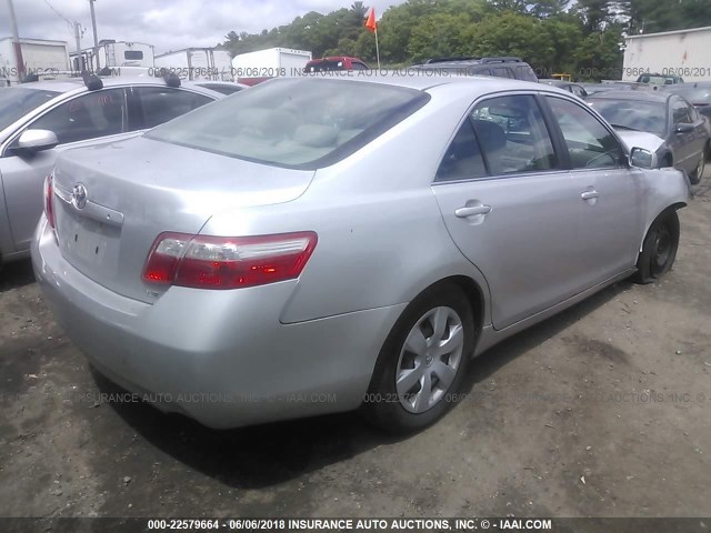4T4BE46KX9R122477 - 2009 TOYOTA CAMRY SE/LE/XLE SILVER photo 4