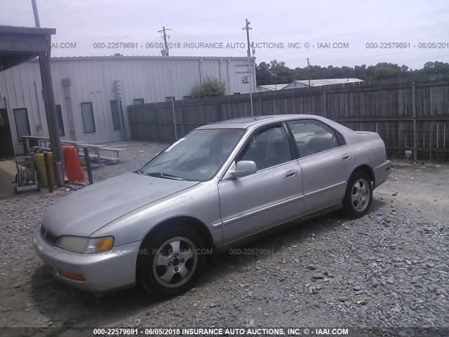 1HGCD5607VA163057 - 1997 HONDA ACCORD SE SILVER photo 2