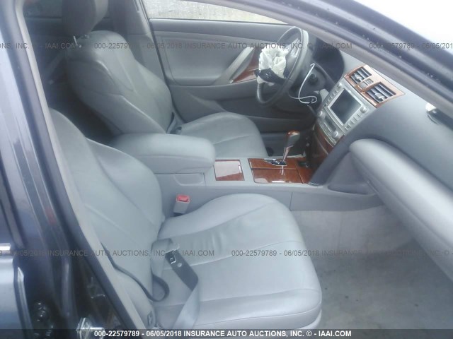 4T1BF3EK4AU096630 - 2010 TOYOTA CAMRY SE/LE/XLE 灰色 照片 5
