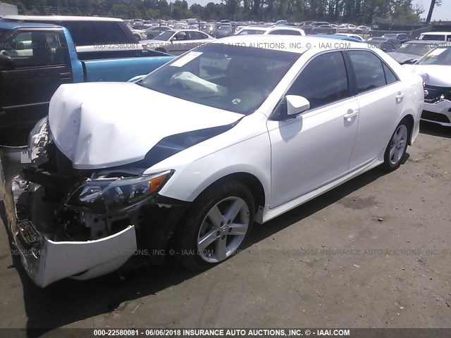4T1BF1FKXCU129300 - 2012 TOYOTA CAMRY SE/LE/XLE WHITE photo 2