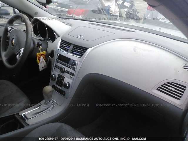 1G1ZC5E1XBF245121 - 2011 CHEVROLET MALIBU 1LT 银色 照片 5