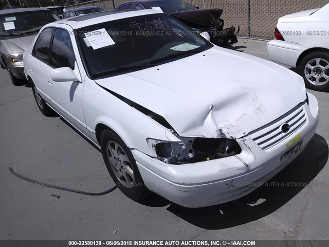 JT2BF28K4X0214579 - 1999 TOYOTA CAMRY LE/XLE WHITE photo 1