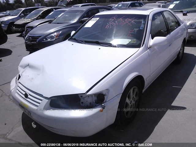 JT2BF28K4X0214579 - 1999 TOYOTA CAMRY LE/XLE WHITE photo 2