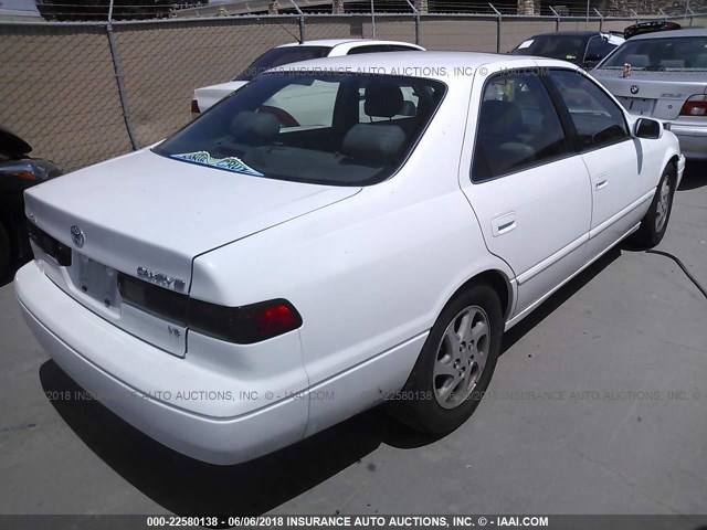 JT2BF28K4X0214579 - 1999 TOYOTA CAMRY LE/XLE WHITE photo 4