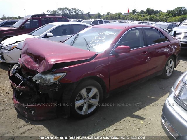 4T1BF3EK5AU095163 - 2010 TOYOTA CAMRY SE/LE/XLE წითელი ფოტო 2