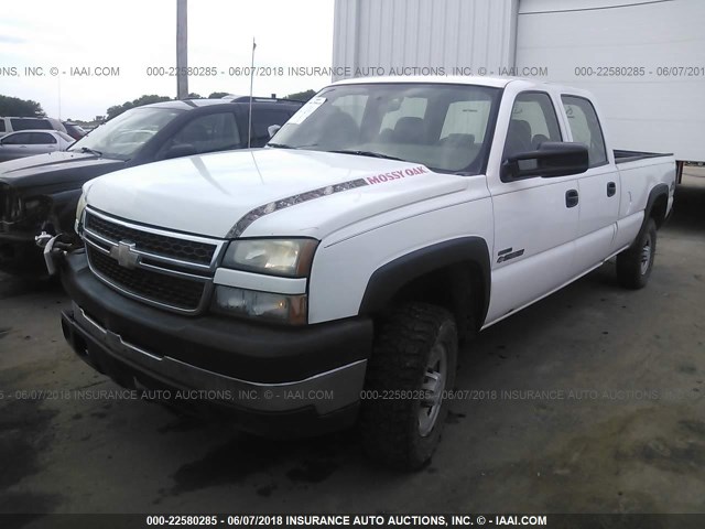 1GCHK23D77F180169 - 2007 CHEVROLET SILVERADO K2500 HEAVY DUTY WHITE photo 2