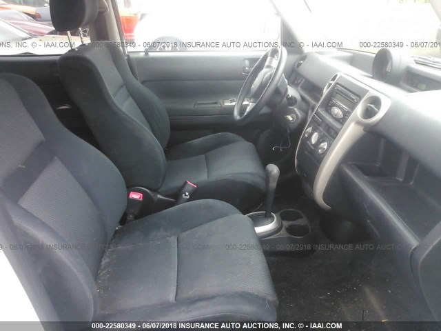 JTLKT324564069354 - 2006 TOYOTA SCION XB WHITE photo 5