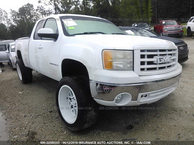 1GTEC19CX8Z147515 - 2008 GMC SIERRA C1500 WHITE photo 1