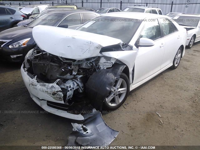 4T1BF1FKXCU134318 - 2012 TOYOTA CAMRY SE/LE/XLE 白色 照片 2