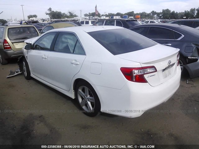 4T1BF1FKXCU134318 - 2012 TOYOTA CAMRY SE/LE/XLE 白色 照片 3