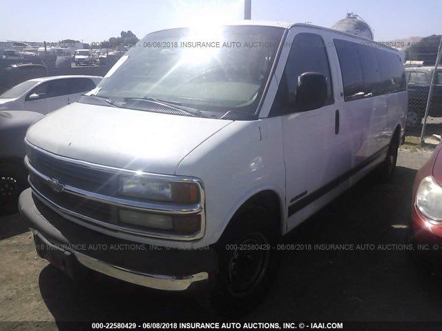 1GAHG39J0Y1128345 - 2000 CHEVROLET EXPRESS G3500  WHITE photo 2