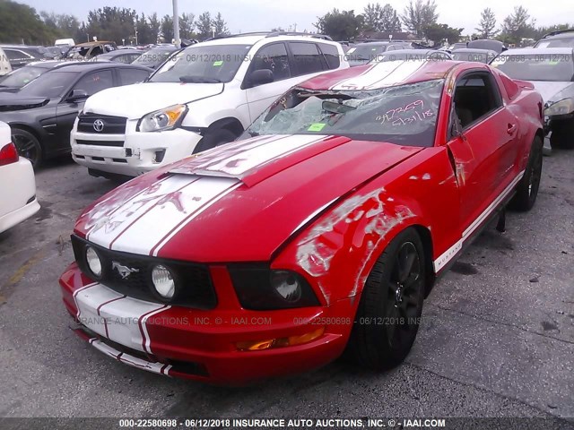 1ZVFT80N575347359 - 2007 FORD MUSTANG RED photo 2