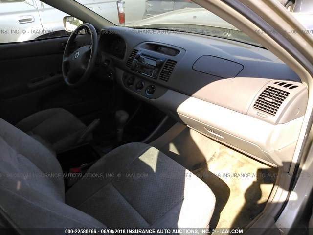 4T1BE32K74U874110 - 2004 TOYOTA CAMRY LE/XLE/SE თაფლისფერი ფოტო 5