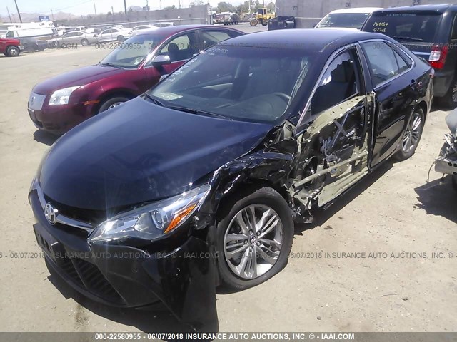 4T1BF1FK3HU763295 - 2017 TOYOTA CAMRY LE/XLE/SE/XSE 黑色 照片 2