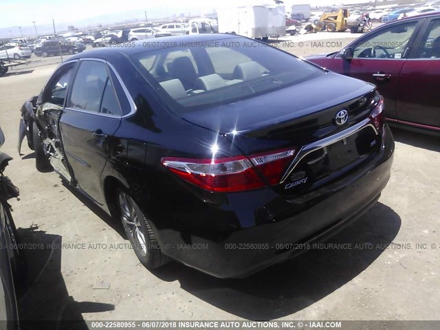 4T1BF1FK3HU763295 - 2017 TOYOTA CAMRY LE/XLE/SE/XSE 黑色 照片 3