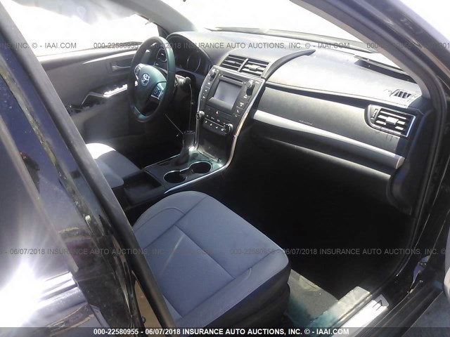 4T1BF1FK3HU763295 - 2017 TOYOTA CAMRY LE/XLE/SE/XSE 黑色 照片 5