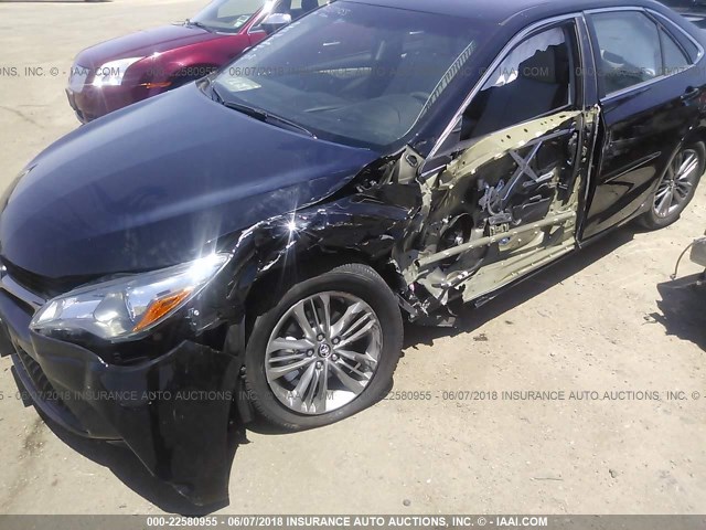 4T1BF1FK3HU763295 - 2017 TOYOTA CAMRY LE/XLE/SE/XSE 黑色 照片 6