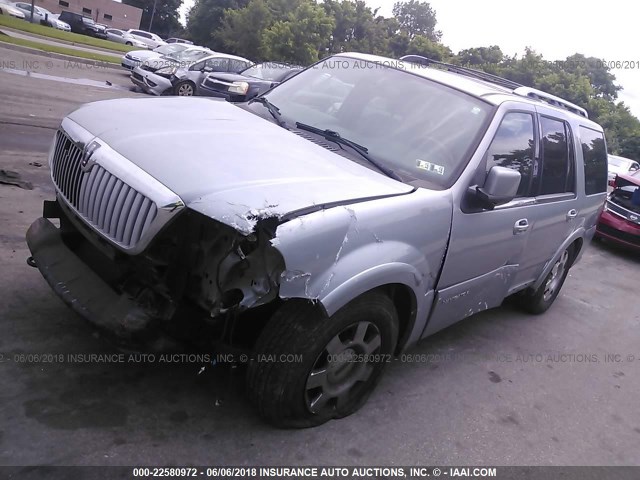 5LMFU28566LJ23506 - 2006 LINCOLN NAVIGATOR GRAY photo 2